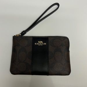 🔥Authentic Coach wristlet🔥